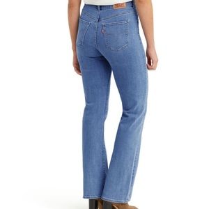 NWOT Levis Classic Boot Cut Jeans